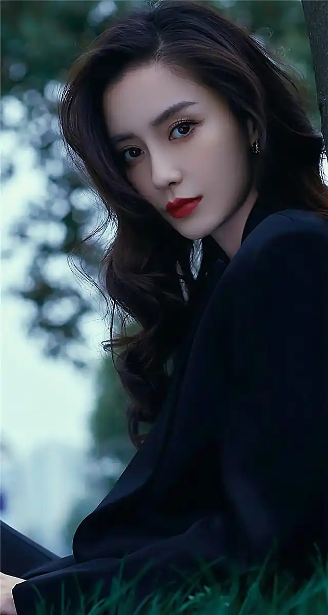 明星angelababy杨颖高清写真图集:肤白貌美,性感迷人