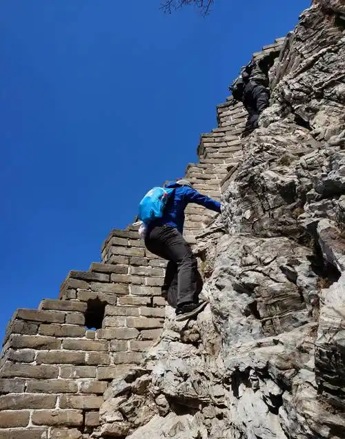 最险长城段,留下了"九眼楼"没有去,正北楼下断崖没有爬,"鹰飞倒仰"