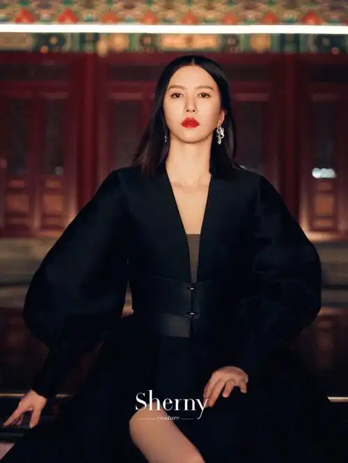 酷飒开叉黑色礼服谭维维气场全开