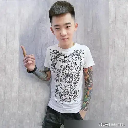 不管纹哪都不行纹身小伙想进厂上班遭拒网友骂得太难听了