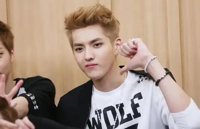 吴亦凡的瓜大明星也在吃,阿娇 吃瓜吃得好累,周星驰神点评