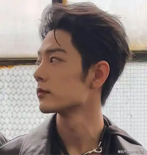 当32岁肖战跟26岁王一博站在一起,我才彻底明白,什么叫顶级骨相