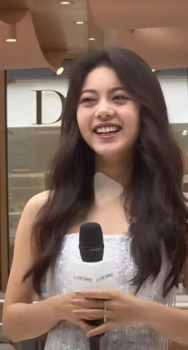 第一次看见比杨紫还普通的女明星,赵今麦下半脸硬伤有点多啊[思考]