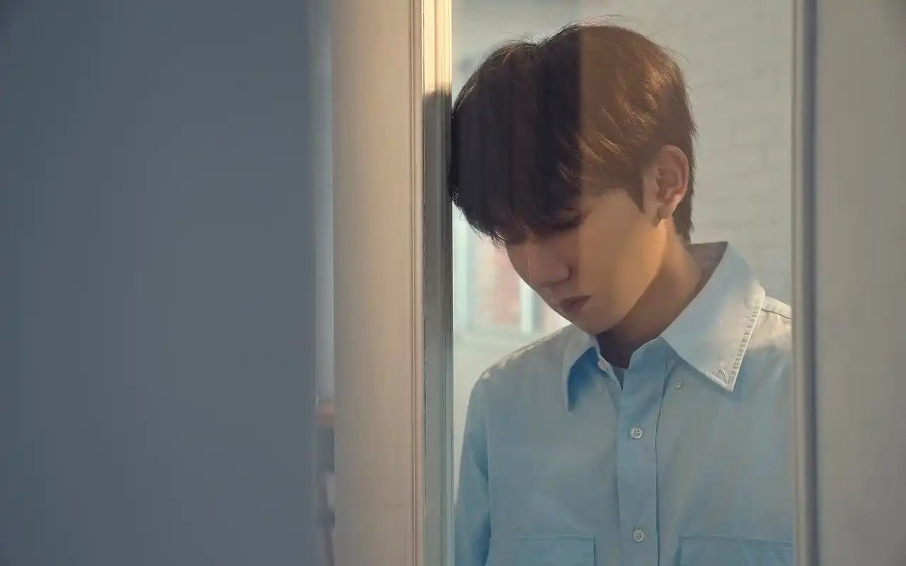 王源阳光帅气写真桌面壁纸