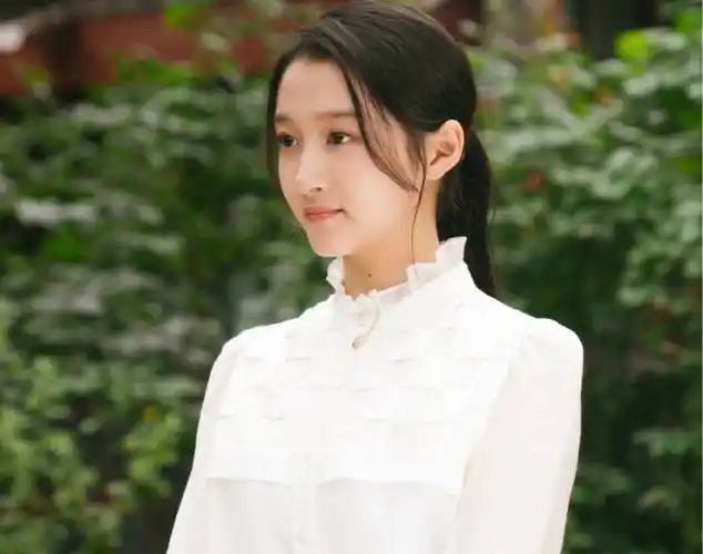 关晓彤的色彩驾驭力##关晓彤怼脸自拍照#从电影《无极》里的可靶