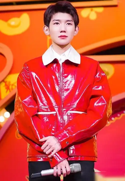 王源红色皮衣亮相,"吸烟门"之后,仿佛一夜成熟_网易订阅