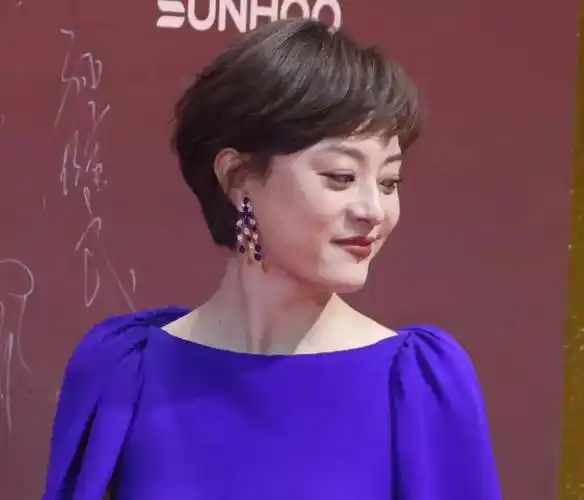 张艺谋没有说错,甄嬛传剧组重聚,把孙俪的不合群体现得淋漓尽致