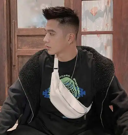 第1款:短飞机头发型