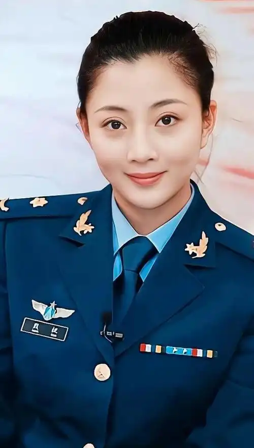 殷桃的军装照,个个调皮可爱,英姿飒爽|女演员_网易订阅