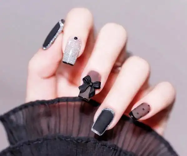 甜酷风气质显白法式美甲