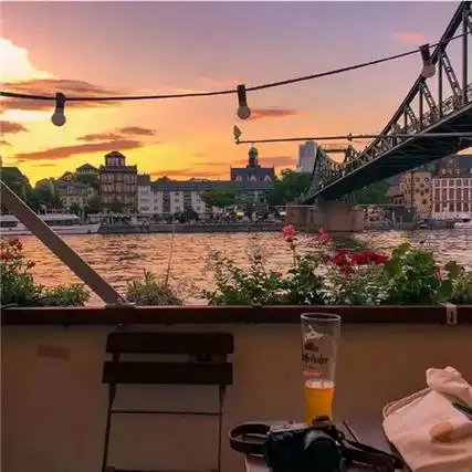 2021最火朋友圈封面背景图片 思想不在一个高度就没必要互相说服