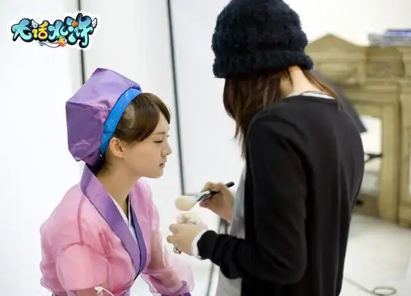 去年曝光的郑爽为《大话水浒》拍摄代言人造型时的花絮