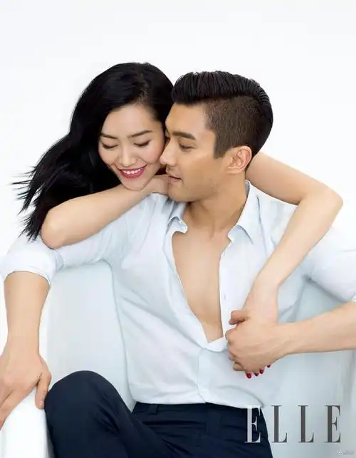 刘雯崔始源拍"情侣写真" 默契显恩爱_新华网云南频道