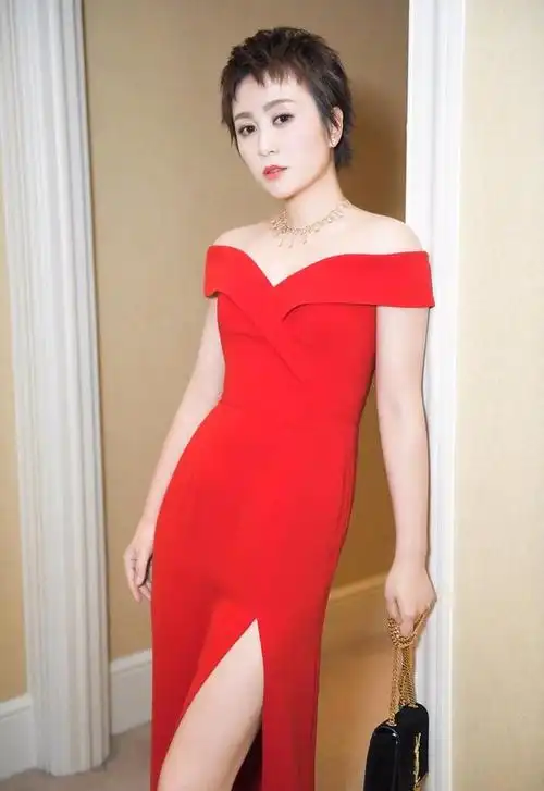 马丽个人资料年轻照(马丽一身牛仔配墨镜耍帅)(5)