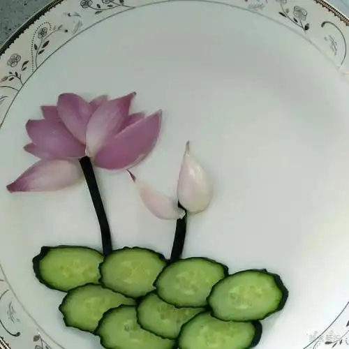 飘在厨房的小蜜蜂做的荷花小摆盘