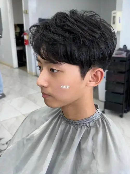 男生三七微分发型