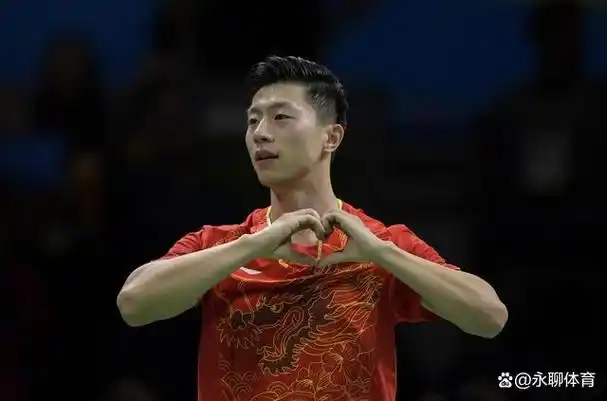 再迎喜事,又一个商务代言,梳着大背头的马龙场下帅气十足,妥妥的儒雅