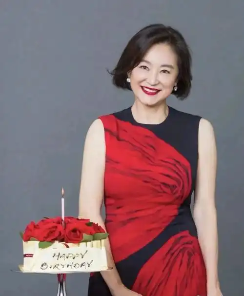 68岁林青霞历经沧桑暴瘦脱相