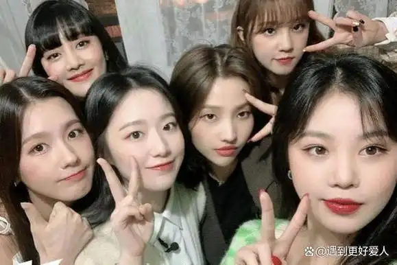 近日,一份关于国内流行女团成员宋雨琦的采访视频在网络上引起了广泛