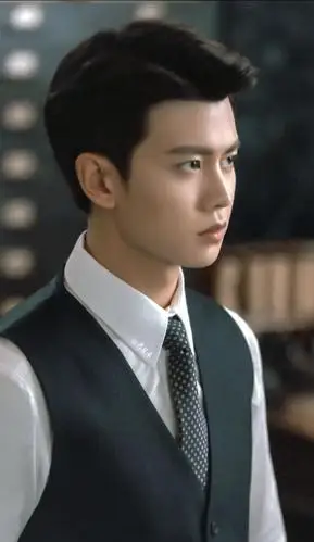 任嘉伦主演的《秋蝉》开播了,制服装的任嘉伦真的是太帅了