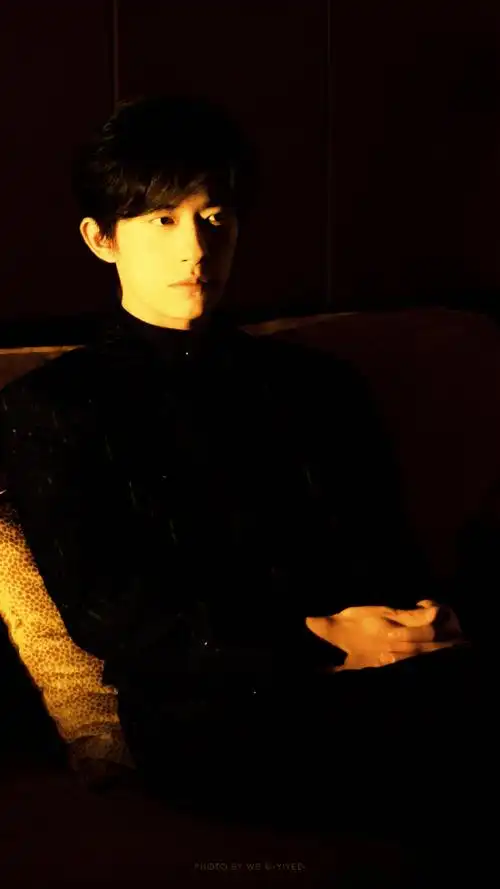 易烊千玺献唱不辞星海