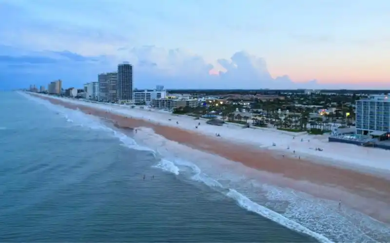 djiair2海边的日落之后是雷暴