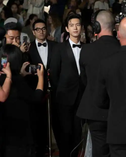 李现超话9615#李现的ing#    2024/05/29 ins 更新一则    "戛纳