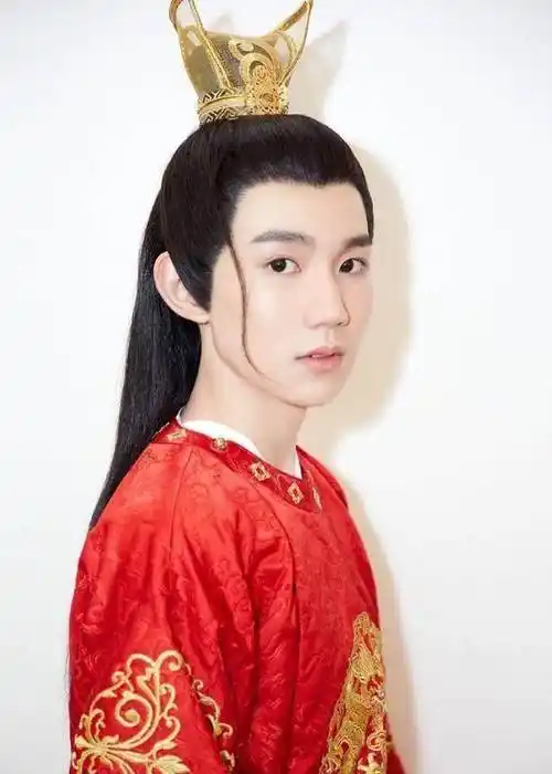 王源你这一身造型好帅,小鲜肉很适合古装哦,帅气_色调_感觉_人们