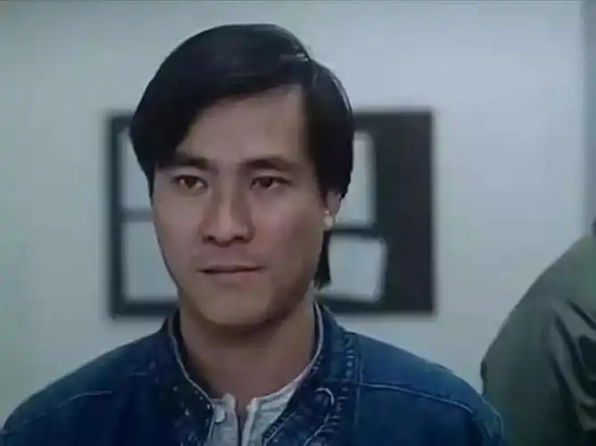 原创李修贤近照67岁帅气轮廓不变曾一手捧红周星驰