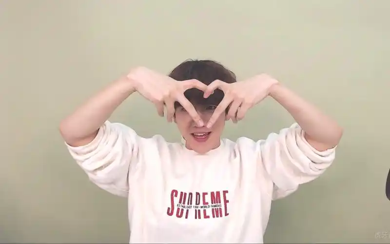 【边伯贤】心动狙击!十次wink 五次比心!