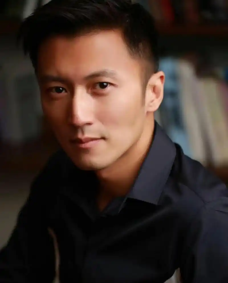 陈伟霆和谢霆锋都是娱乐圈的全能艺人,在演艺,歌唱和商业领域都有出色