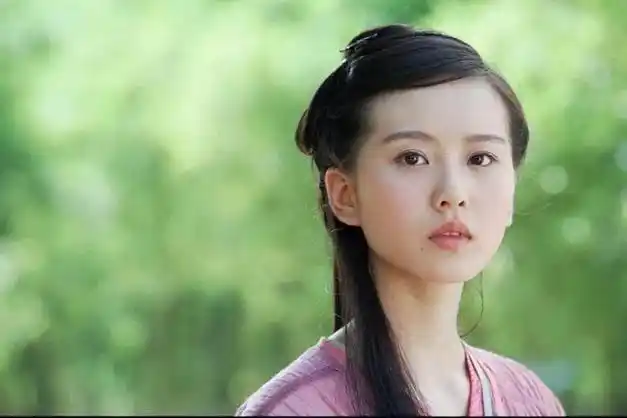 刘诗诗17岁-36岁颜值变化,标准三庭五眼,仪态端方