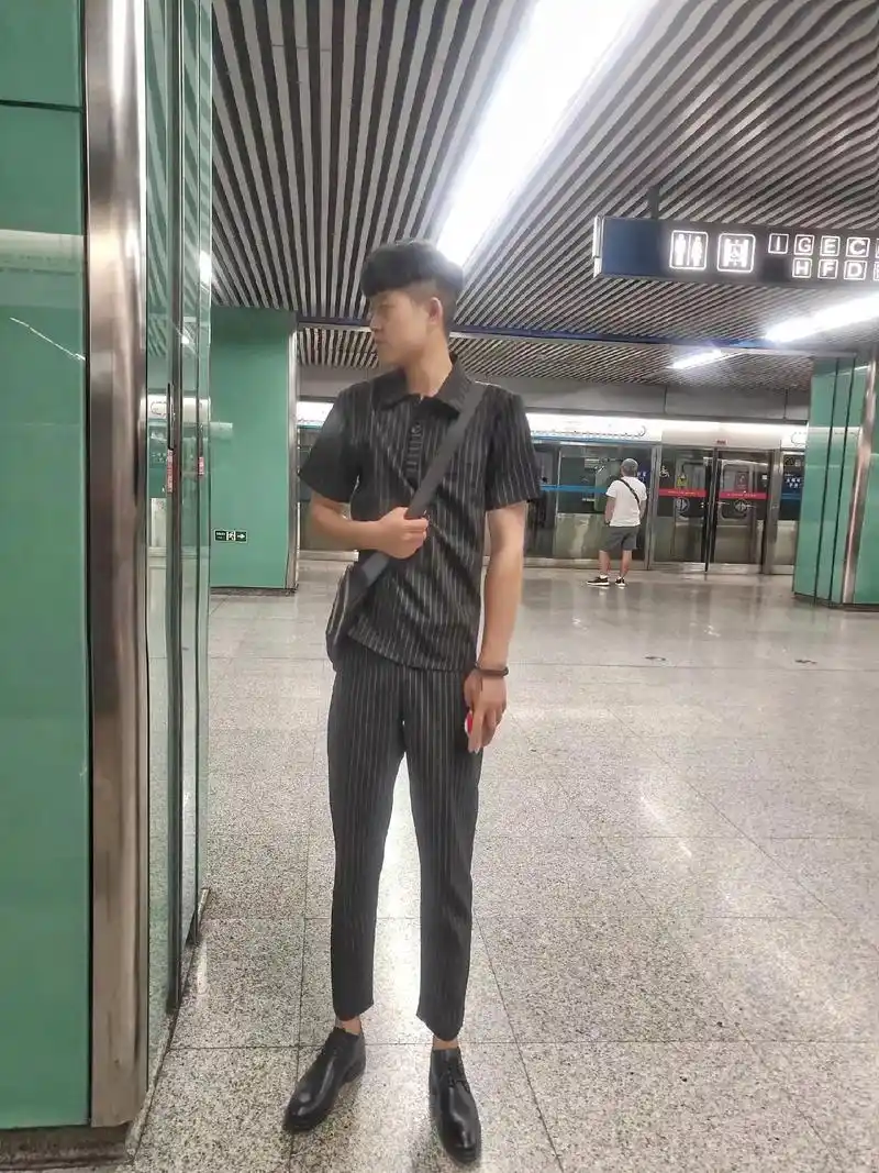 阳光帅气男孩22岁啦98已经步入成年,你是爸妈的骄傲,祝你工 - 抖音