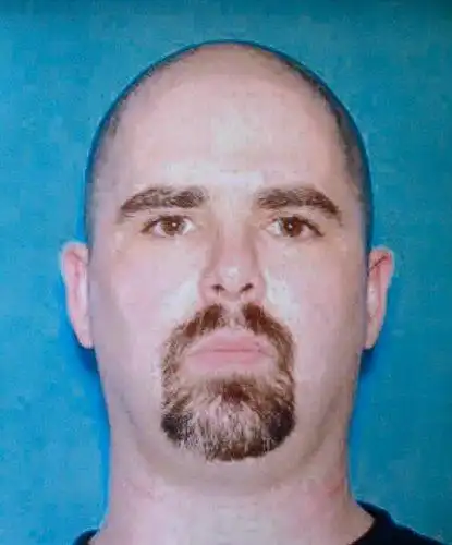 警方在周一公布了嫌犯韦德·m·佩奇的照片.