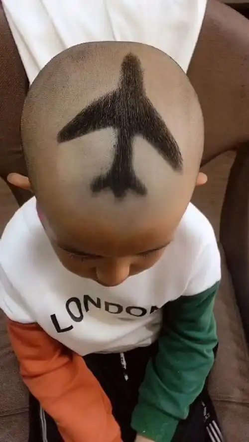 小朋友点名要的飞机头,还挺可爱的