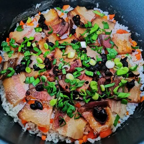 腊肉煲仔饭