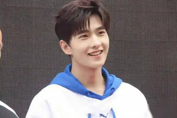 出道16年,杨洋引以为傲的"体面"被撕得粉碎,该走出舒适圈了_角色_演技