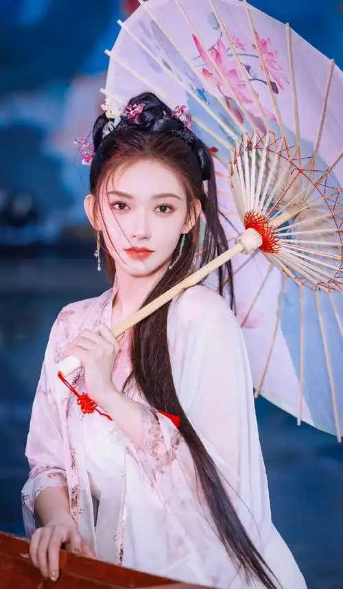 程潇如梦令跳进了李清照的词##程潇轻纱宋制汉服造型