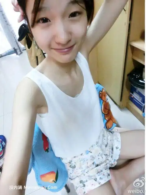 微博晒平胸大赛