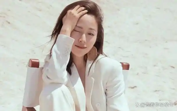 江一燕携女儿回绍兴定居!住四合院日子潇洒!一身旗袍梦回古代