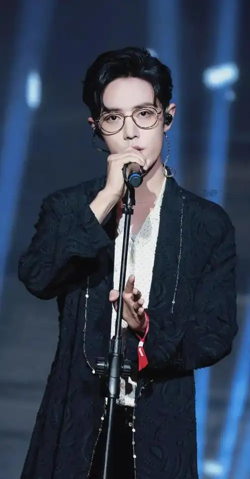 金丝眼镜杀:权志龙巨星回归太耀眼,易烊千玺,肖战又苏又撩