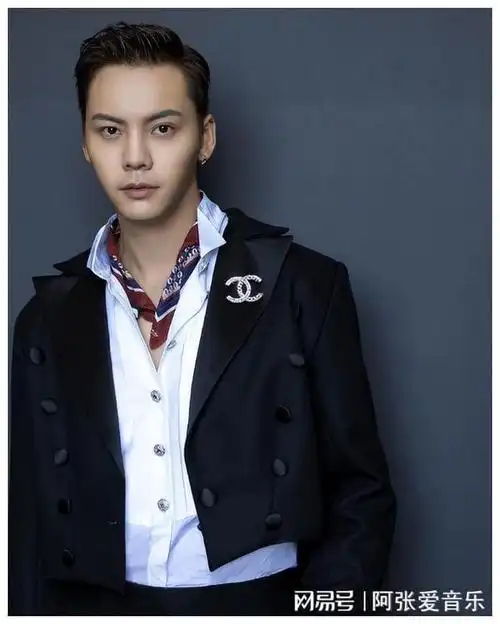 陈伟霆换了新发型,留背头的他突然发现不帅了,颜值下降