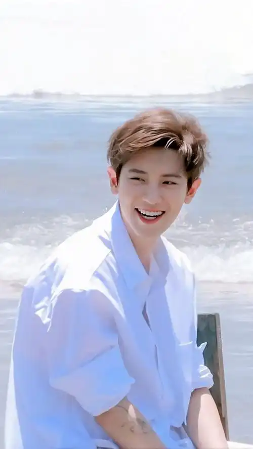 这是一个越往下拉笑容越大的朴灿烈笑容楼