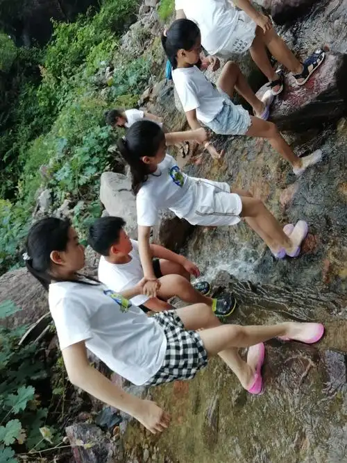 这就是夏令营的意义所在吧,这一刻,所有的美景和你们比起来都失色啦.