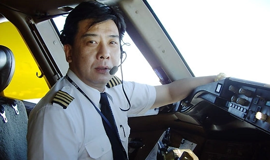 飞机机长一个月有多少工资看到数字后网友太羡慕了