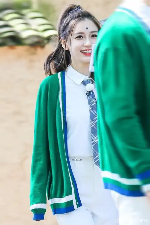 回顾杨颖在《跑男》中的造型,红衣女骑士最酷,这是什么神仙颜值