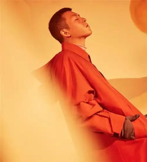 陈冠希颜值大变样寸头素颜拍大片40岁终于有了成熟男人的魅力