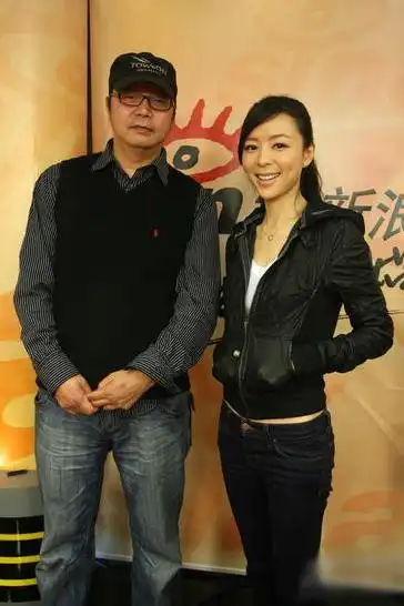 张静初现身米兰时装周,未修生图被网友曝光,颜值依然耐打!