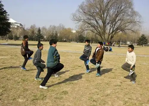 镜头下80后小时候玩的游戏满满的回忆你玩过吗