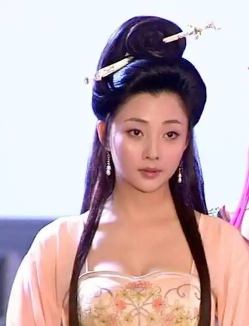 在她出演的众多影视剧中,《杨贵妃秘史》和《武则天秘史》中,她的演技